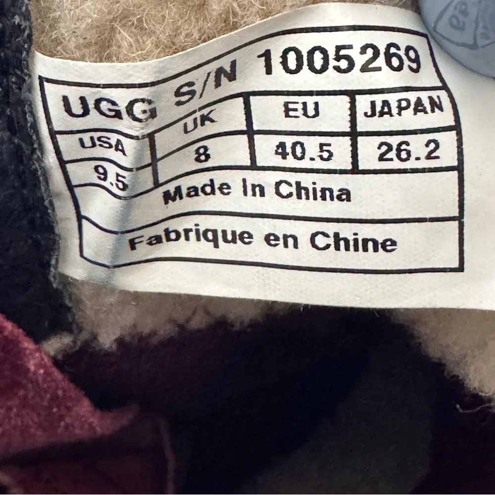 UGG Simmens Waterproof Leather Boot size 9.5 Black leather and grey wool